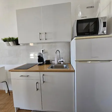 Studio Apartment Pegy Vir Exterior photo