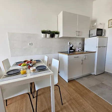 Studio Apartment Pegy Vir Exterior photo