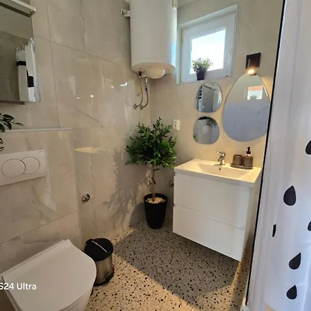 Studio Apartment Pegy Vir Exterior photo